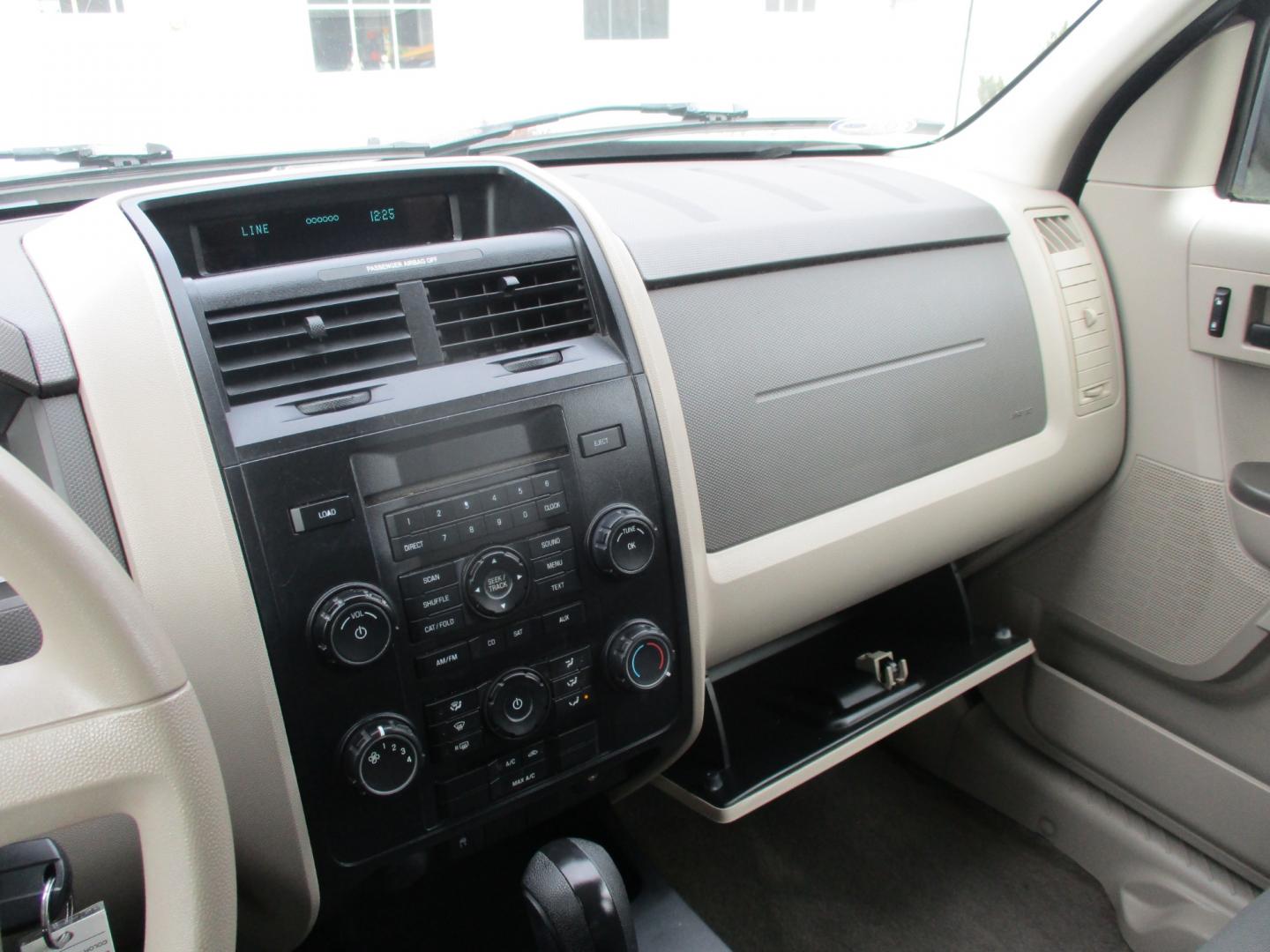 2008 SILVER Ford Escape (1FMCU02Z68K) , AUTOMATIC transmission, located at 540a Delsea Drive, Sewell, NJ, 08080, (856) 589-6888, 39.752560, -75.111206 - Photo#18